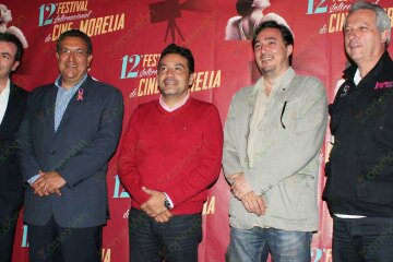Alejandro Ramírez, Cuauhtémoc Cárdenas Batel, acompañados por el Presidente Municipal de Morelia y el Secretario de Turismo