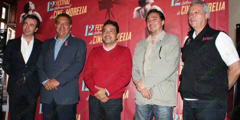 Alejandro Ramírez, Cuauhtémoc Cárdenas Batel, acompañados por el Presidente Municipal de Morelia y el Secretario de Turismo